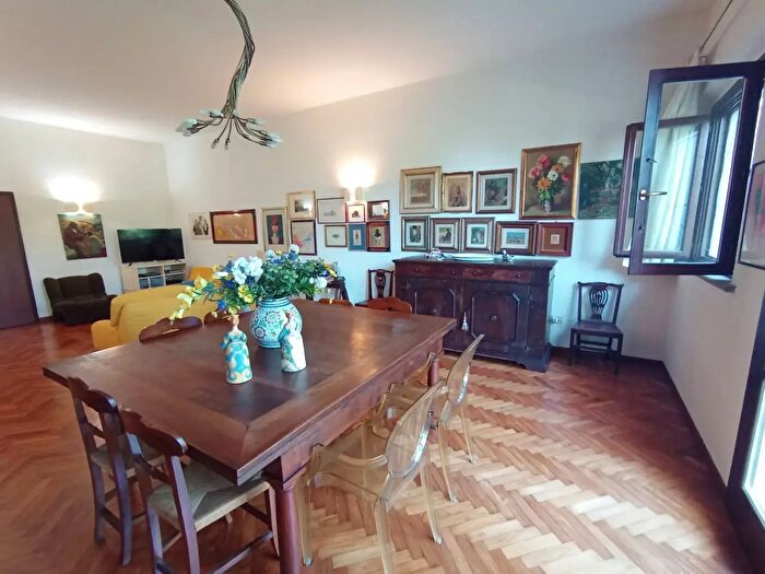 Appartamento con 6 locali in vendita in Via Toscoromagnola, Pontedera