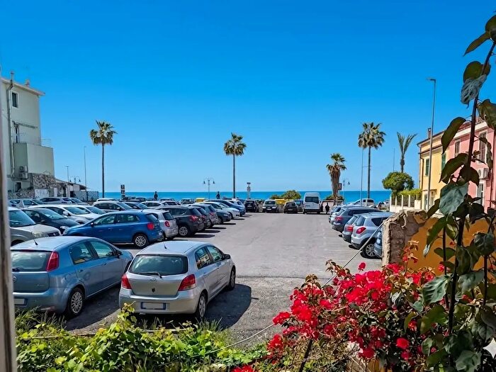 Appartamento quadrilocale in vendita in Vico Pescatori, Ventimiglia