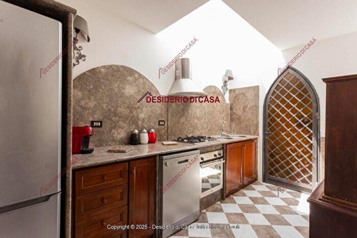 Appartamento con 5 locali in affitto in Via Ruggero Settimo Palermo, Palermo