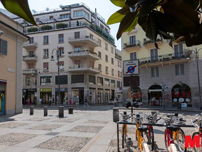 Appartamento trilocale in affitto in Via Santa Maria Valle, Carrobbio, Milano