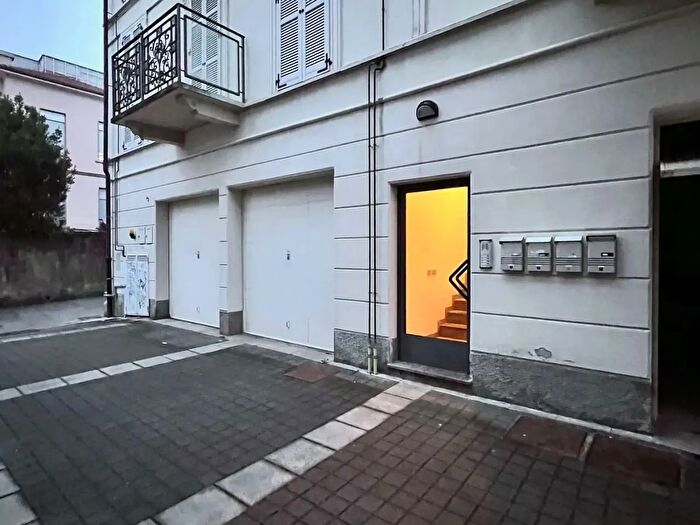 Appartamento trilocale in affitto in Via del Ponte, Varese