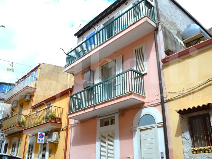 Casa con 10 locali in vendita in Via Cavaliere Michele Pennavaria, Ragusa