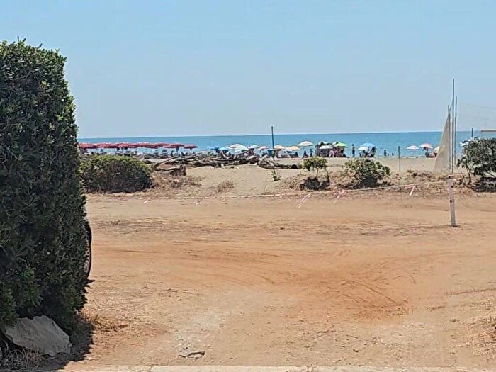 Appartamento trilocale in affitto in Strada Valmontorio, Lido di Foce Verde, Latina