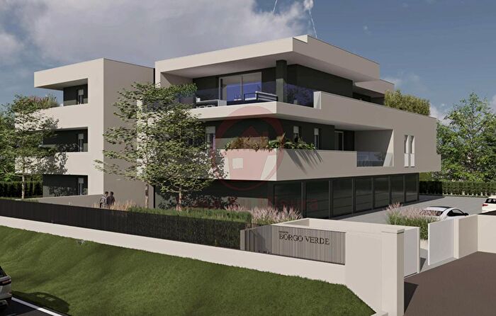 Appartamento trilocale in vendita in Via Corsica, Padova