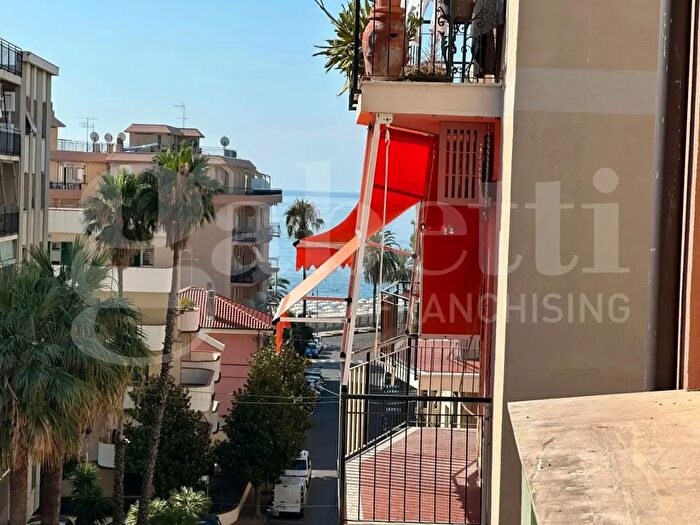 Appartamento quadrilocale in vendita in Via Venezia, Albenga