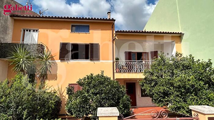 Casa con 7 locali in vendita in Via Capo dOrso, Palau