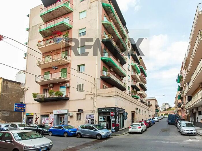 Appartamento trilocale in vendita in Via Piraino, Catania