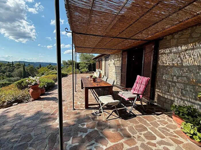 Casa con 6 locali in vendita in Valfabbrica