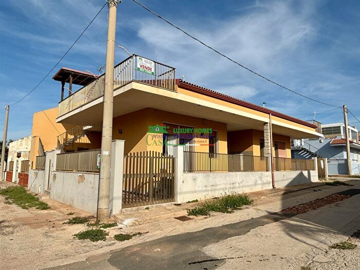 Casa trilocale in vendita in Via Terni, Santa Croce Camerina