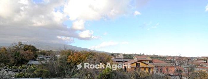 Appartamento quadrilocale in vendita in Vico Tomasello, San Pietro Clarenza