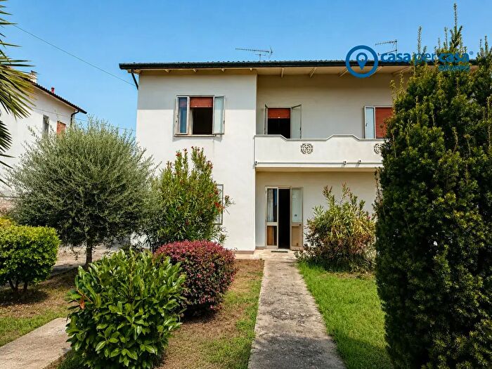 Casa con 6 locali in vendita in Via XXV Aprile, Rovigo