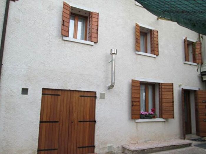 Casa con 6 locali in vendita in Cavaso Del Tomba