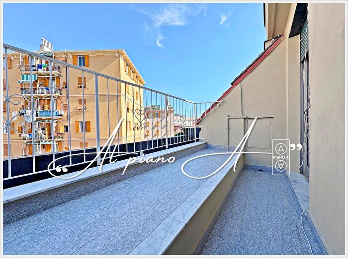 Appartamento con 6 locali in vendita in Corso Europa, Genova