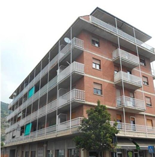 Appartamento con 6 locali in vendita in Via Aurora Vuillerminaz, Aosta