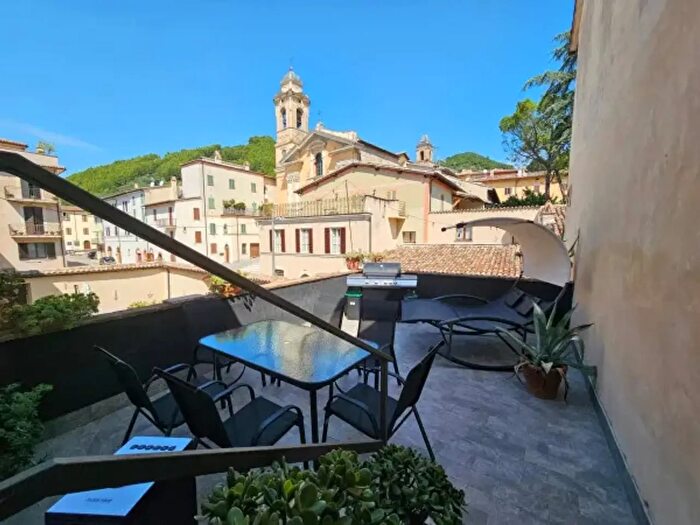 Casa con 6 locali in vendita in Località Belfiore, Foligno