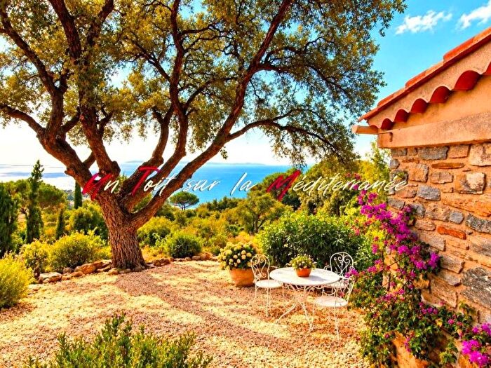 Casa quadrilocale in vendita in Le Lavandou
