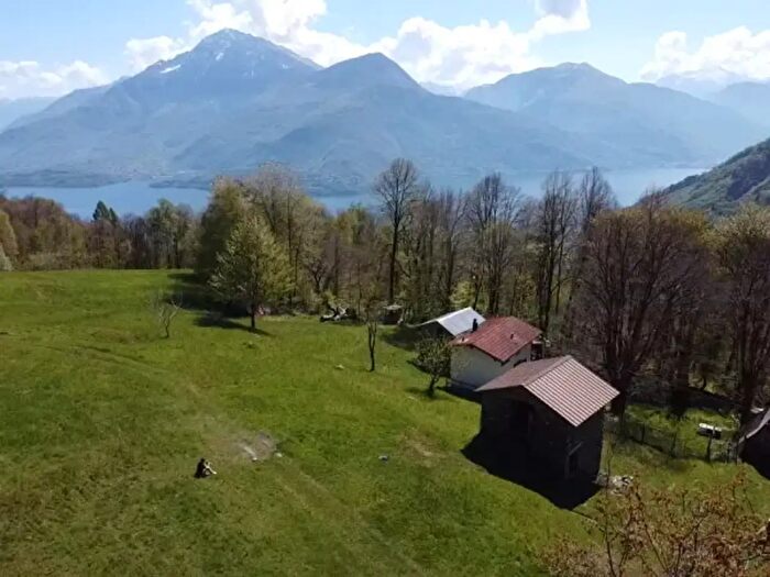 Casa trilocale in vendita in Via Albaredo, Gravedona ed Uniti