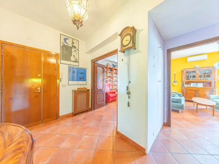 Appartamento con 5 locali in vendita in Via Val Padana, Roma
