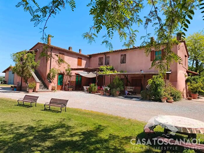 Casa con 14 locali in vendita in Grosseto