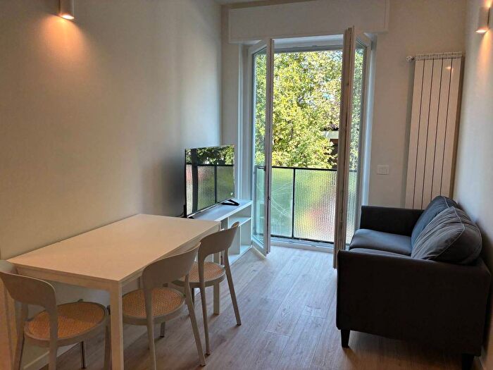 Appartamento trilocale in affitto in Via Roberto Sarfatti, Bocconi, Milano