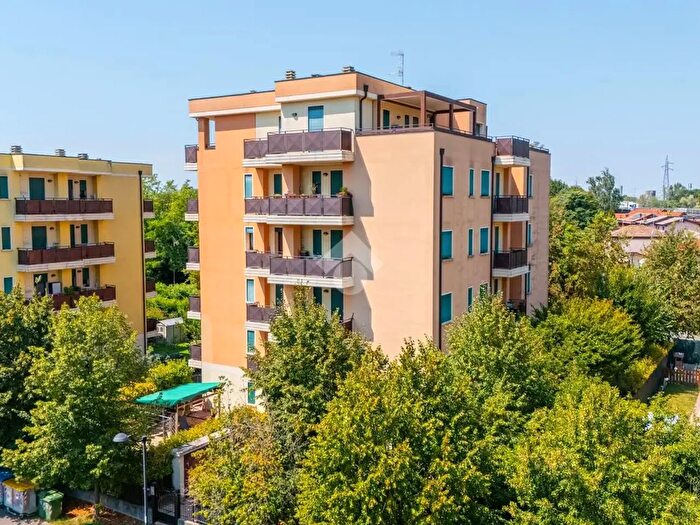 Appartamento trilocale in vendita in Via Cesare Zavattini, Reggio nell'Emilia