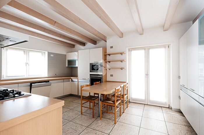 Casa con 8 locali in vendita in Via Ezio Maccani, Trento