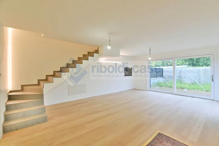 Casa quadrilocale in vendita in Seregno