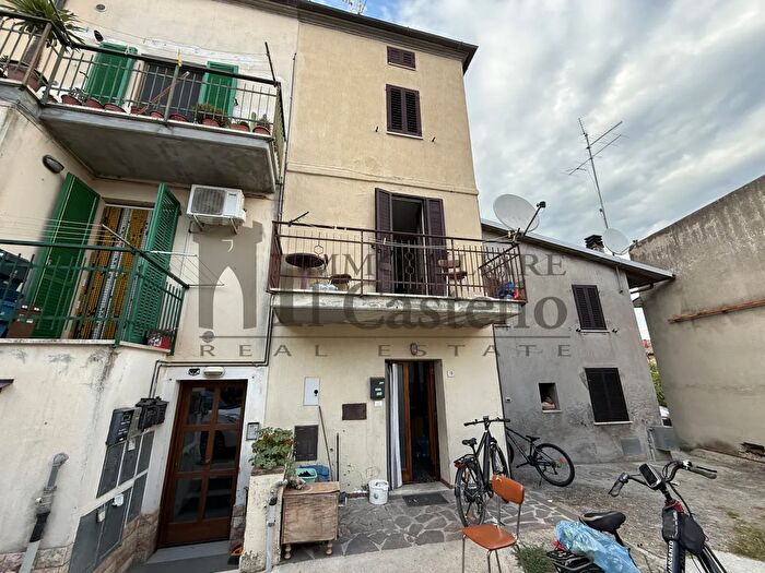 Casa bilocale in vendita in Via Amedeo, Castiglione Del Lago
