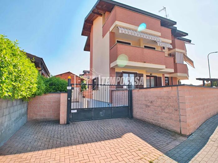 Casa quadrilocale in vendita in Galliate
