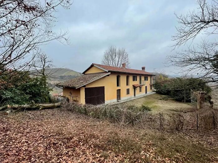 Casa con 6 locali in affitto in Santo Stefano Roero