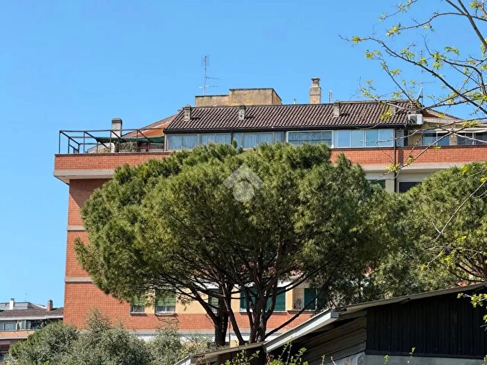 Appartamento bilocale in vendita in Largo Castel del Piano, Roma