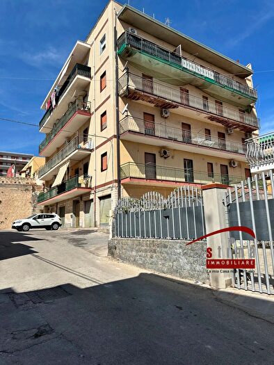 Appartamento quadrilocale in vendita in Via Marche, Siracusa