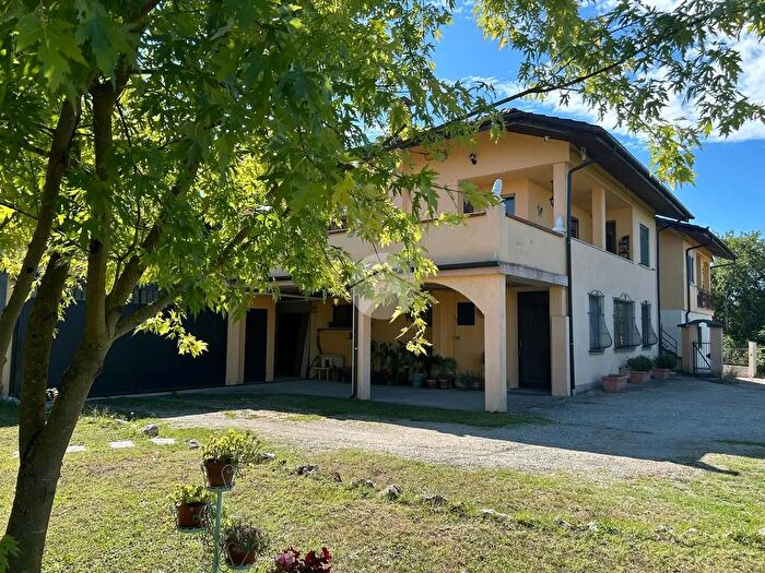 Casa con 5 locali in vendita in Via Mongaribatto, Portacomaro