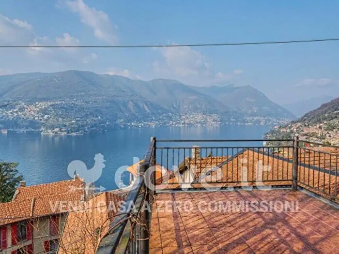 Casa quadrilocale in vendita in Frazione Capovico, Blevio