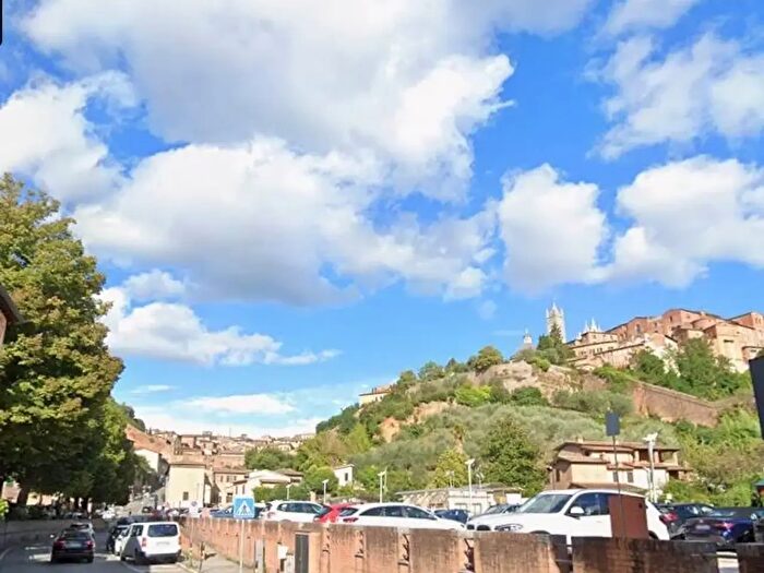 Appartamento trilocale in vendita in Siena