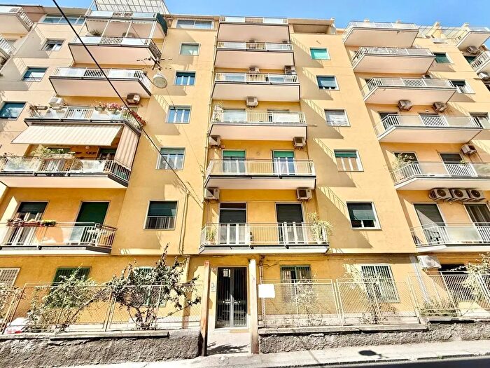 Appartamento trilocale in vendita in Via Giuseppe Borrello, Catania