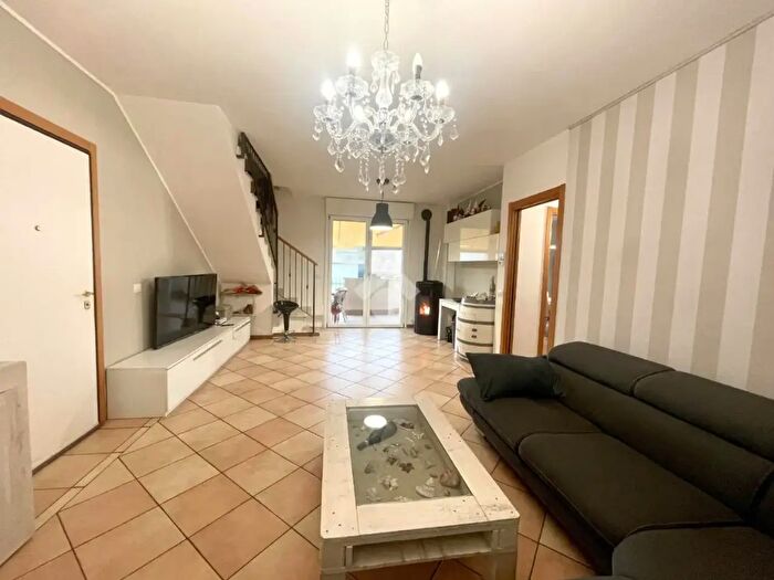 Appartamento con 5 locali in vendita in Via Nazionale, Vallefoglia