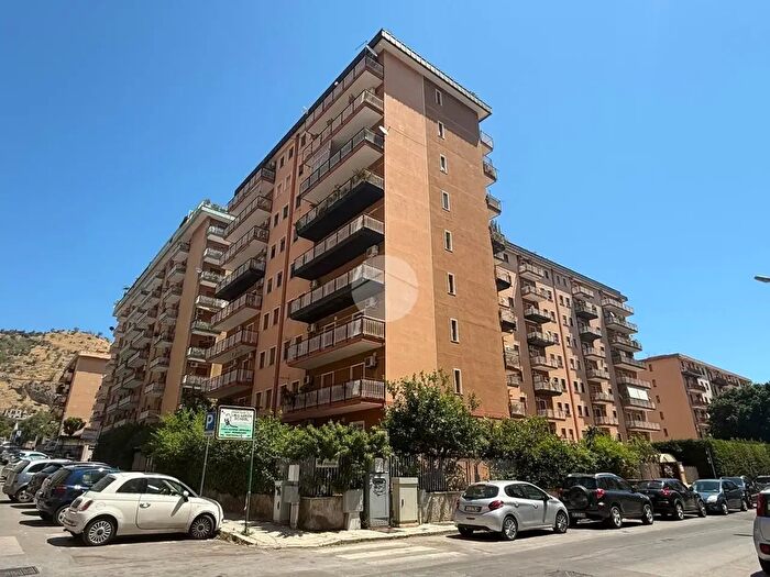 Appartamento trilocale in vendita in Via Giorgio d'Antiochia, Palermo