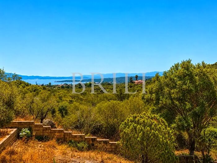 Casa con 7 locali in vendita in Via Monte Ruiu, Olbia