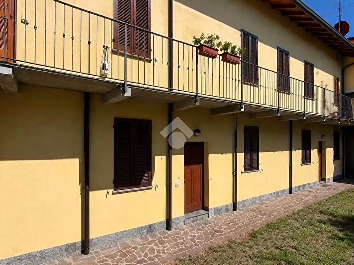 Appartamento trilocale in vendita in V Canonico Villa, Desio