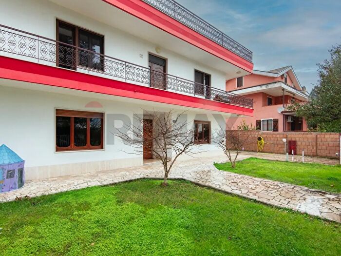 Appartamento quadrilocale in vendita in Via SantAgata, Cepagatti