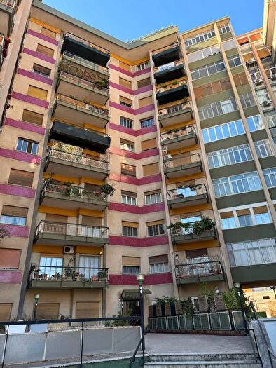 Appartamento con 5 locali in vendita in Viale delle Alpi, Palermo