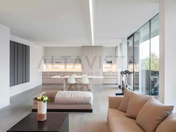 Appartamento trilocale in vendita in Rezzato Via Pisacane, Rezzato