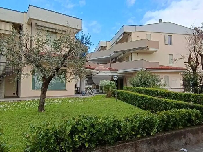 Appartamento bilocale in vendita in Via Todeschino, Sirmione