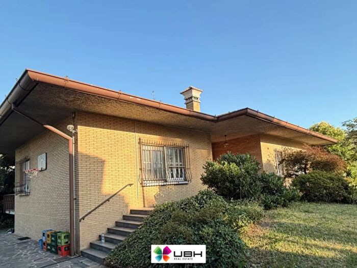 Appartamento con 10 locali in vendita in Via Prealpi, Seveso