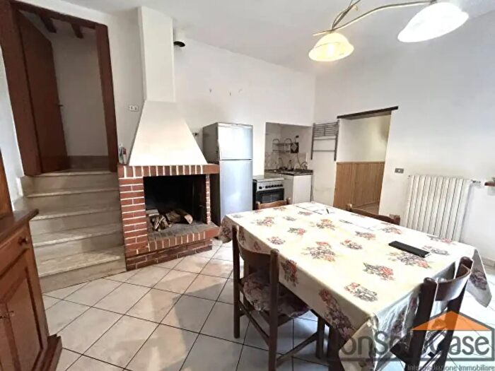 Casa con 5 locali in vendita in Via Galcianese, Prato