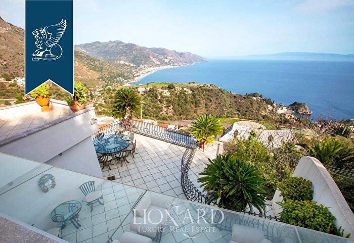 Appartamento trilocale in vendita in Taormina