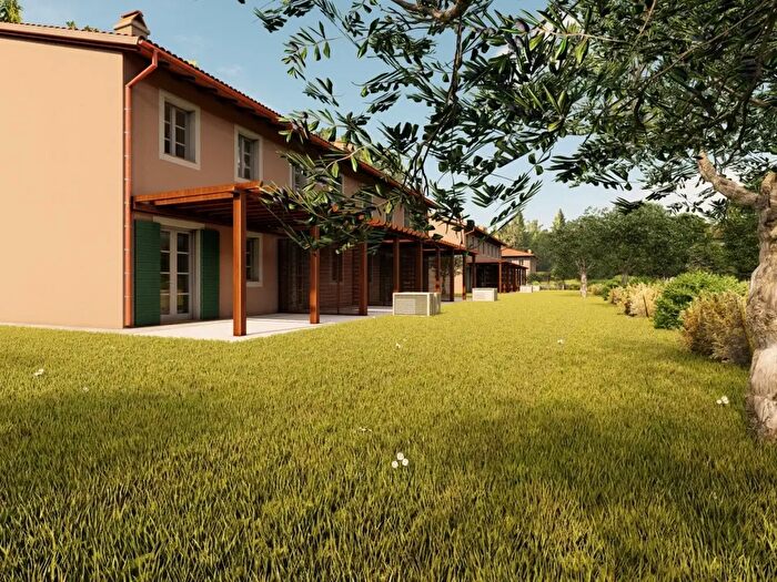 Casa quadrilocale in vendita in Via delle Nubache, Lucca