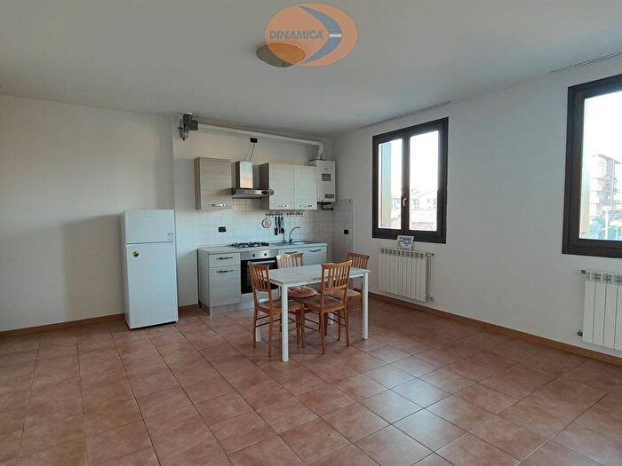 Appartamento monolocale in affitto in Via Piazza Ezio Citterio, Centro, Lomagna