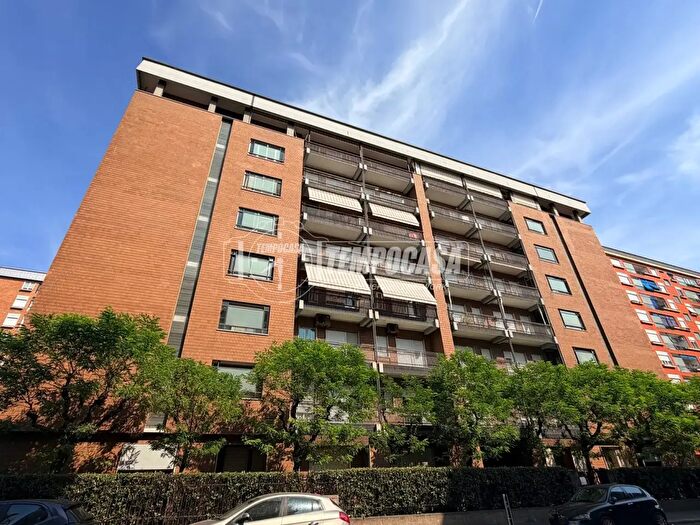 Appartamento con 5 locali in vendita in Via Ventimiglia, Torino